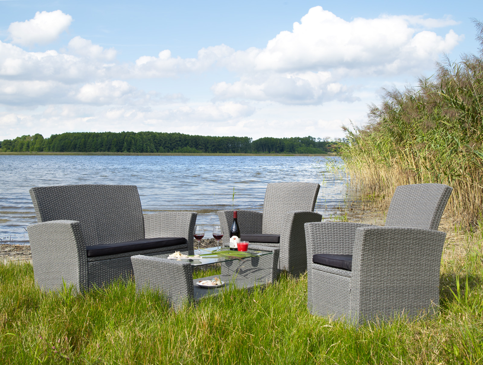 Garten Mobiliar Sitzgruppe am Wasser-fokuspunkt-Werbefotograf-3DVisualisierungen-Berlin-Tempelhof